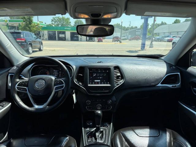 Photo of 2022 Diamond Black Crystal Pearlcoat Jeep Cherokee