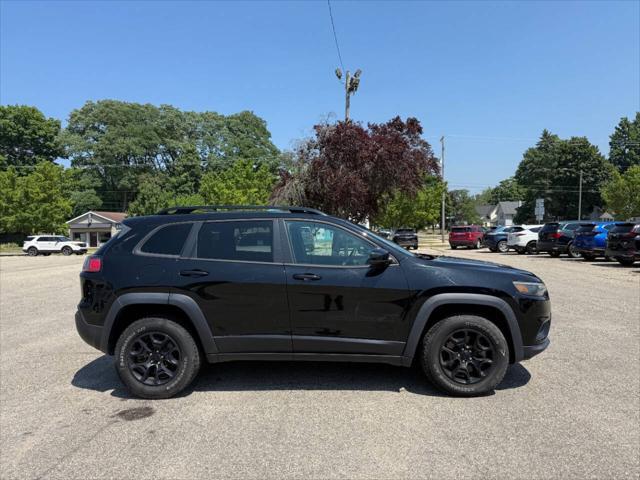 Photo of 2022 Diamond Black Crystal Pearlcoat Jeep Cherokee