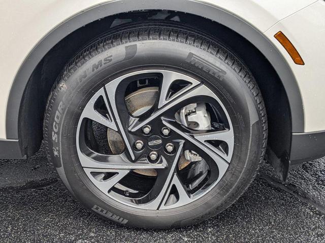 Photo of 2025 White Platinum Clearcoat Metallic Lincoln Nautilus
