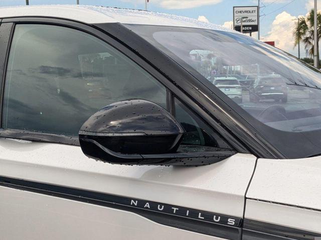Photo of 2025 White Platinum Clearcoat Metallic Lincoln Nautilus