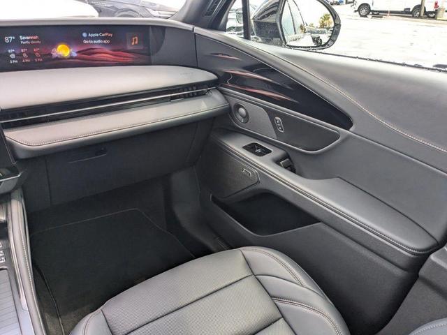 Photo of 2025 White Platinum Clearcoat Metallic Lincoln Nautilus