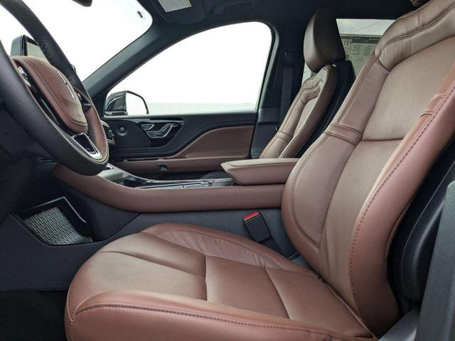 Photo of 2025 Black Metallic Lincoln Aviator