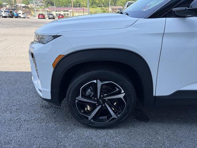 Photo of 2023 Summit White Chevrolet Trailblazer