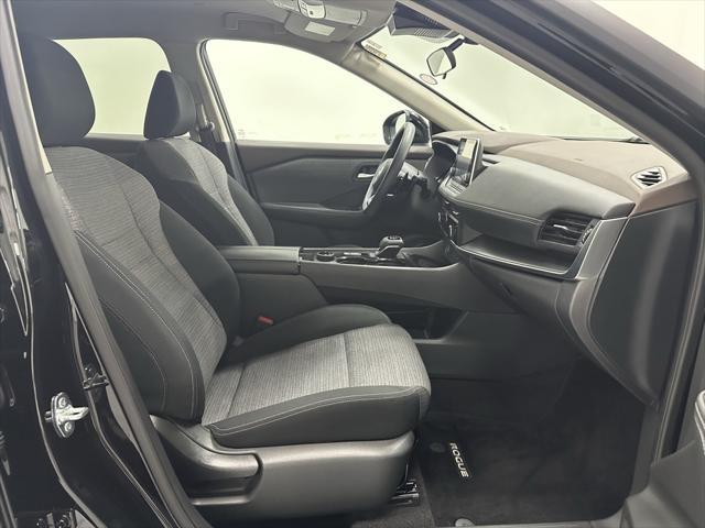 Photo of 2023 Super Black Nissan Rogue