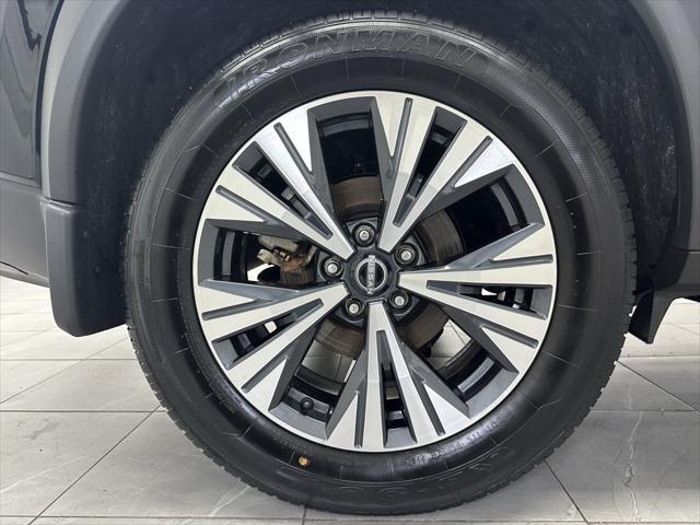 Photo of 2023 Super Black Nissan Rogue