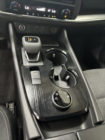 Photo of 2023 Super Black Nissan Rogue