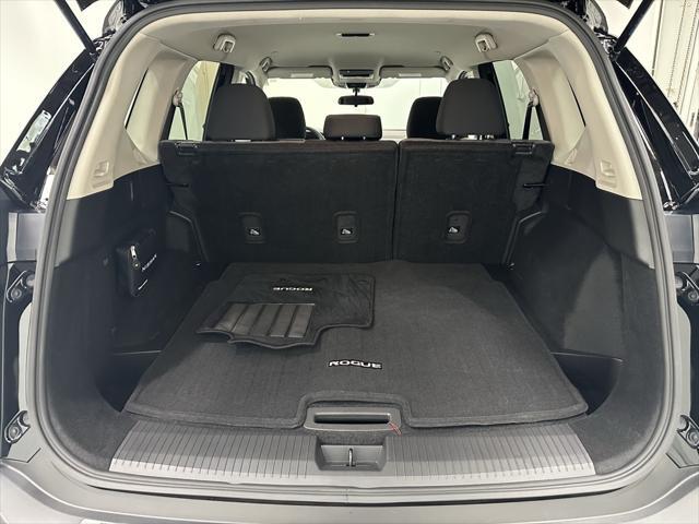 Photo of 2023 Super Black Nissan Rogue
