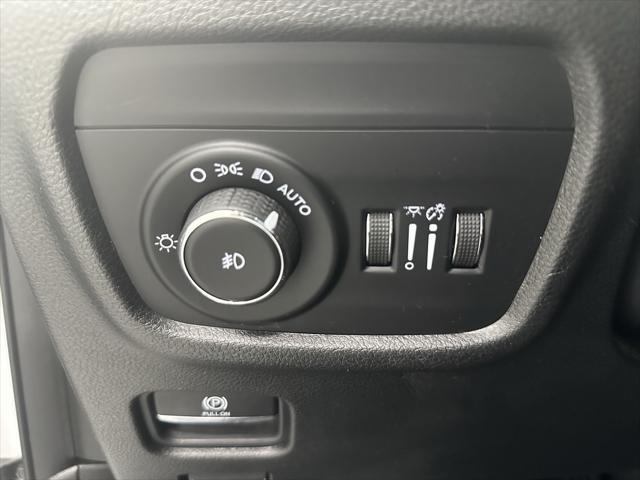 Photo of 2021 Bright White Clearcoat Jeep Grand Cherokee L
