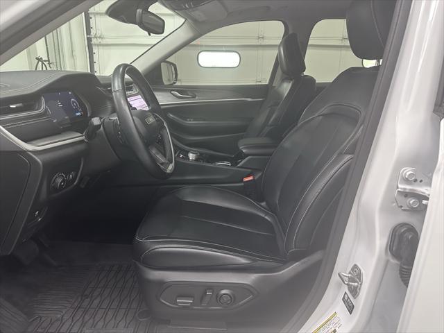 Photo of 2021 Bright White Clearcoat Jeep Grand Cherokee L