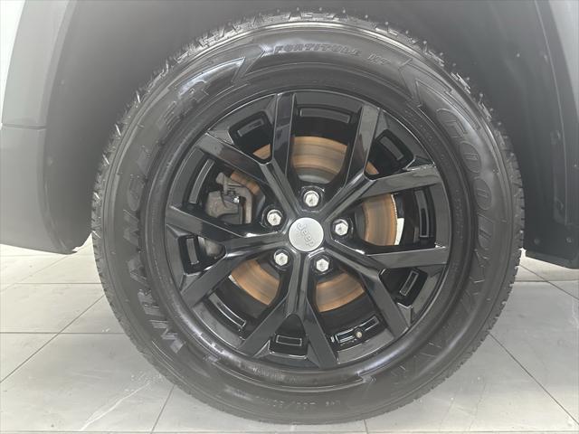 Photo of 2021 Bright White Clearcoat Jeep Grand Cherokee L