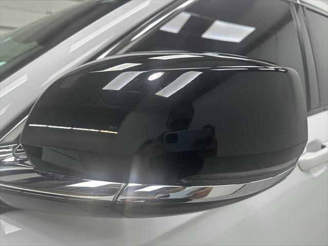 Photo of 2021 Bright White Clearcoat Jeep Grand Cherokee L