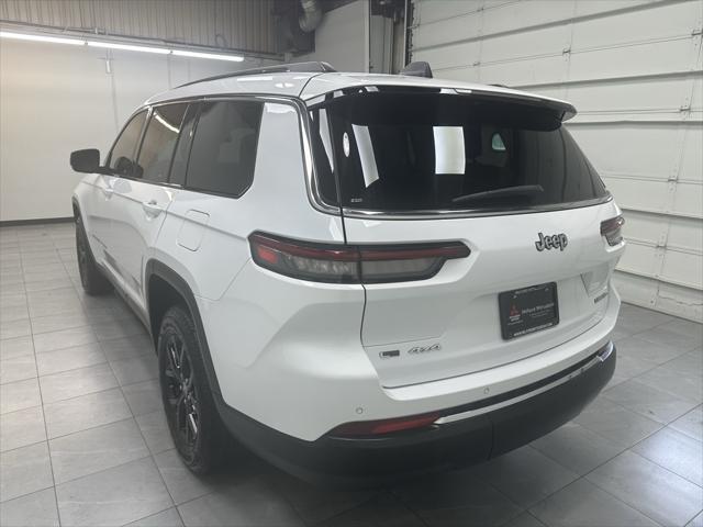 Photo of 2021 Bright White Clearcoat Jeep Grand Cherokee L