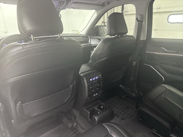 Photo of 2021 Bright White Clearcoat Jeep Grand Cherokee L