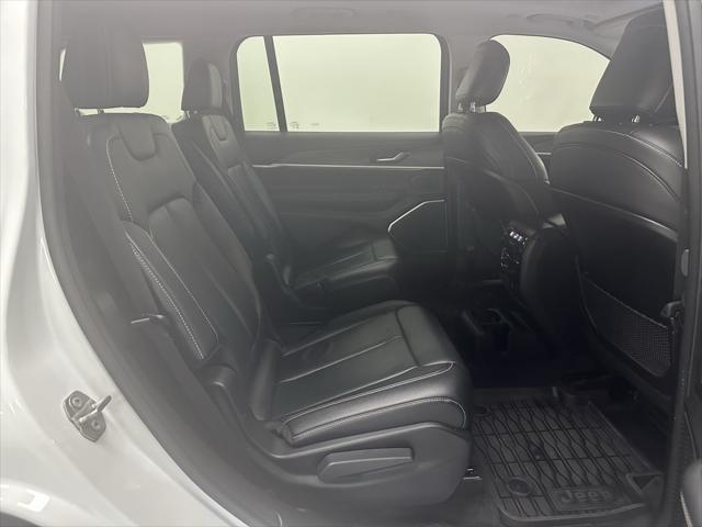Photo of 2021 Bright White Clearcoat Jeep Grand Cherokee L