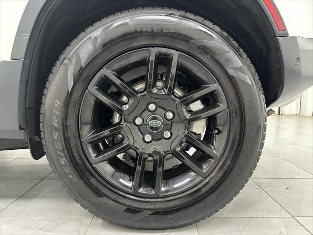 Photo of 2024 Fuji White Land Rover Defender