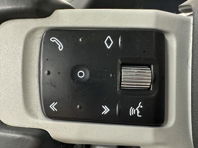 Photo of 2024 Fuji White Land Rover Defender