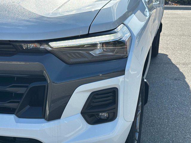 Photo of 2025 Summit White Chevrolet Colorado