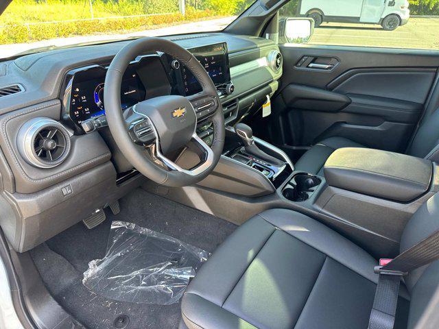 Photo of 2025 Summit White Chevrolet Colorado