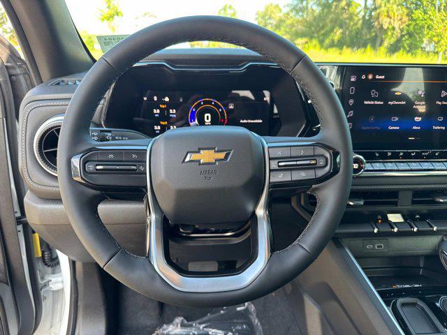 Photo of 2025 Summit White Chevrolet Colorado