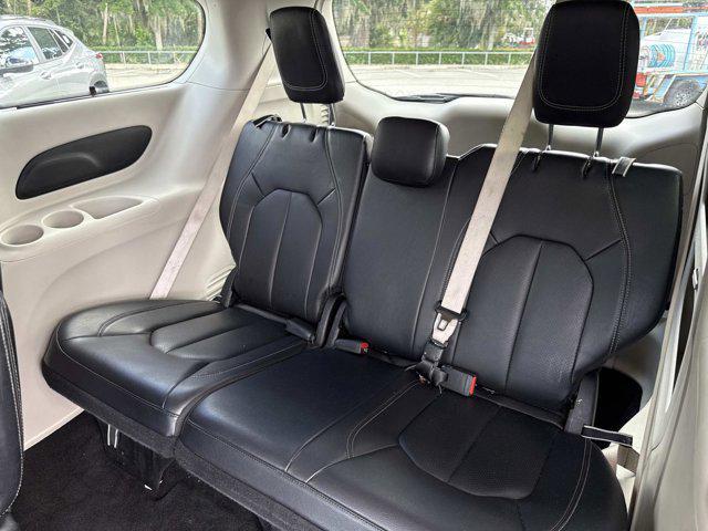 Photo of 2022 Ceramic Gray Clearcoat Chrysler Pacifica