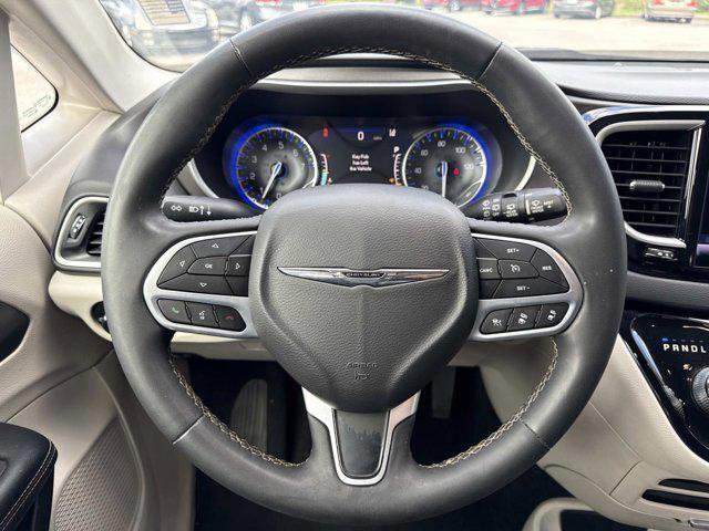 Photo of 2022 Ceramic Gray Clearcoat Chrysler Pacifica