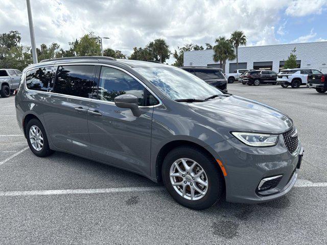 Photo of 2022 Ceramic Gray Clearcoat Chrysler Pacifica