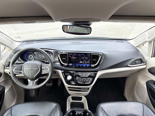 Photo of 2022 Ceramic Gray Clearcoat Chrysler Pacifica