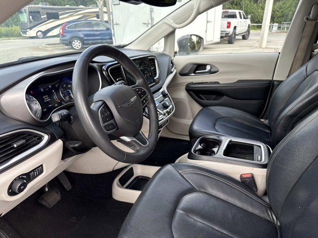 Photo of 2022 Ceramic Gray Clearcoat Chrysler Pacifica