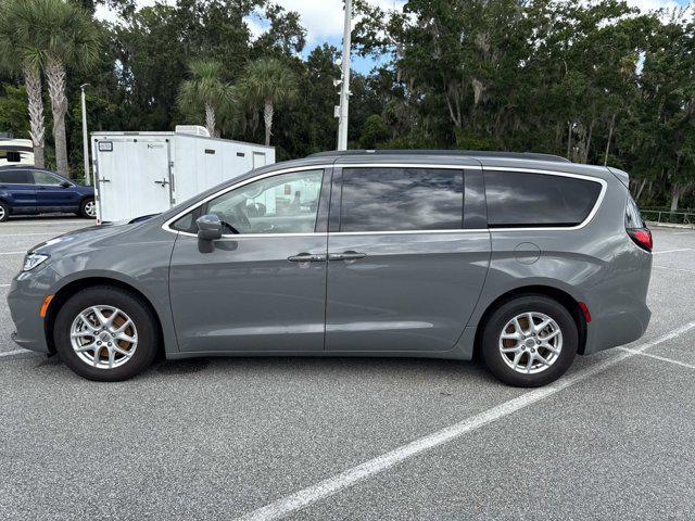 Photo of 2022 Ceramic Gray Clearcoat Chrysler Pacifica