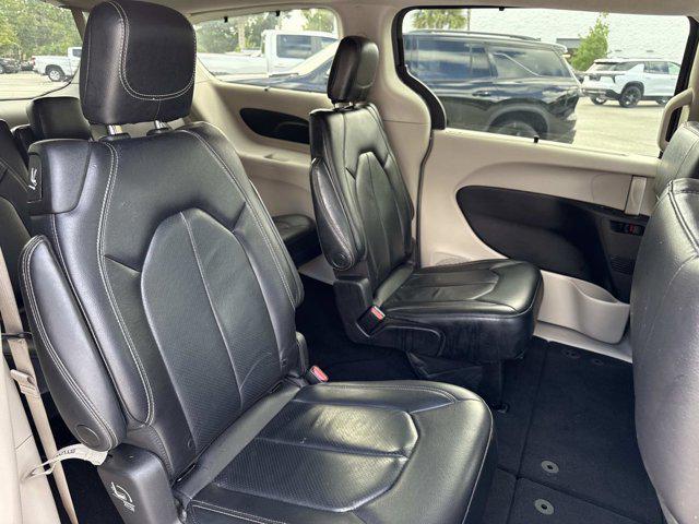 Photo of 2022 Ceramic Gray Clearcoat Chrysler Pacifica