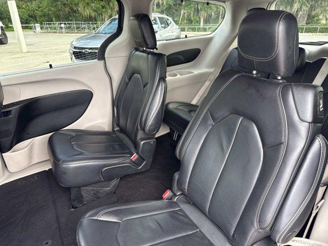 Photo of 2022 Ceramic Gray Clearcoat Chrysler Pacifica