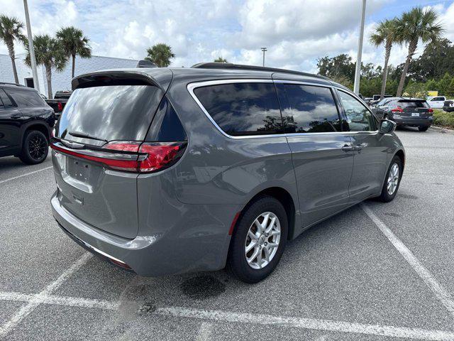 Photo of 2022 Ceramic Gray Clearcoat Chrysler Pacifica