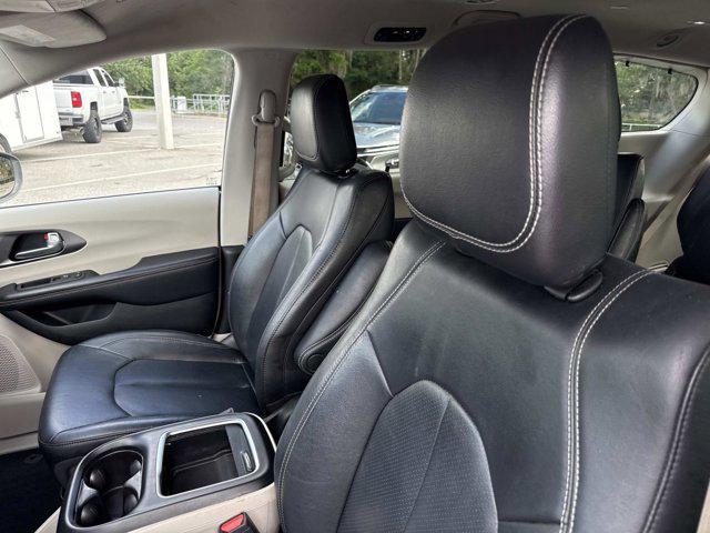 Photo of 2022 Ceramic Gray Clearcoat Chrysler Pacifica