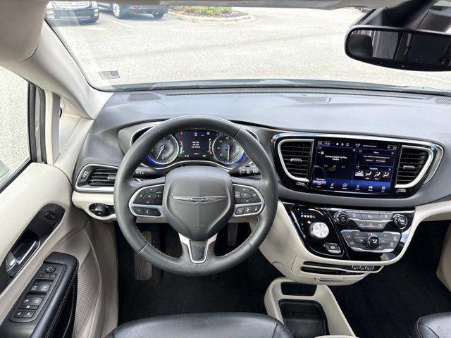 Photo of 2022 Ceramic Gray Clearcoat Chrysler Pacifica