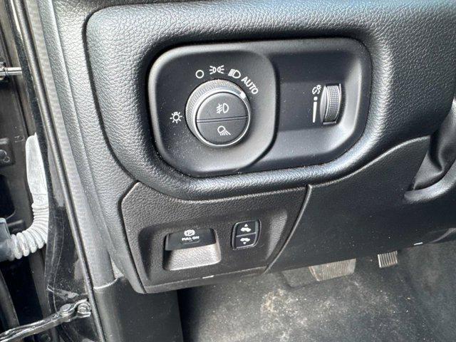 Photo of 2022 Diamond Black Crystal Pearlcoat RAM 1500