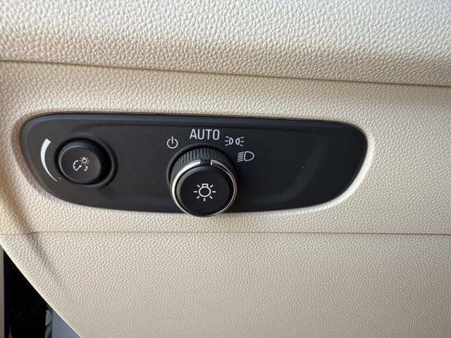Photo of 2021 Summit White Buick Envision