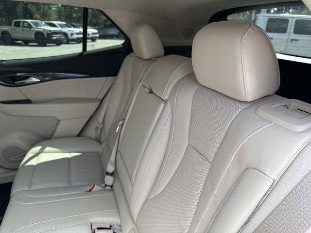 Photo of 2021 Summit White Buick Envision