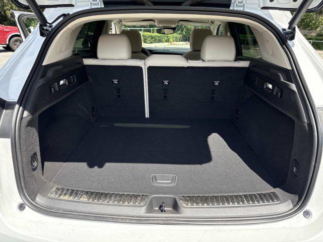 Photo of 2021 Summit White Buick Envision