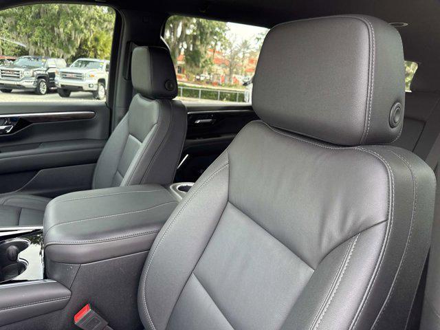 Photo of 2025 Iridescent Pearl Tricoat Chevrolet Suburban