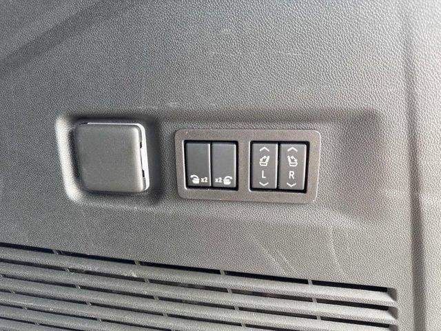 Photo of 2025 Iridescent Pearl Tricoat Chevrolet Suburban