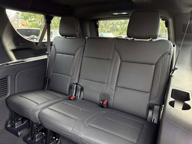 Photo of 2025 Iridescent Pearl Tricoat Chevrolet Suburban