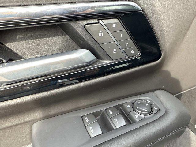 Photo of 2025 Iridescent Pearl Tricoat Chevrolet Suburban
