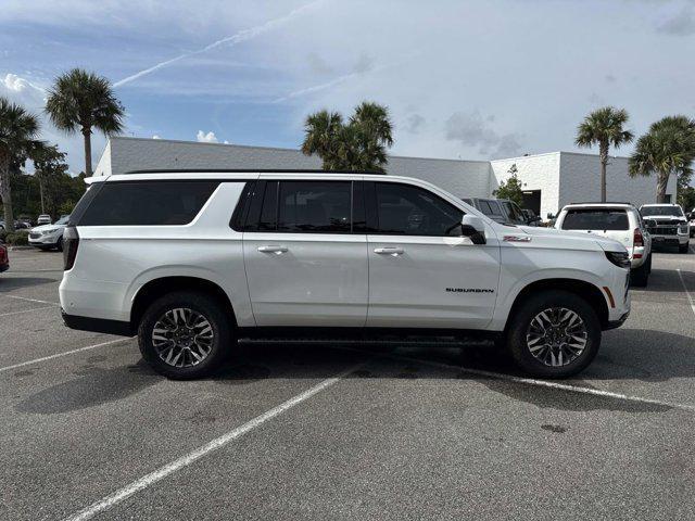 Photo of 2025 Iridescent Pearl Tricoat Chevrolet Suburban