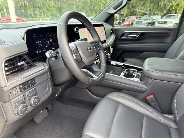 Photo of 2025 Iridescent Pearl Tricoat Chevrolet Suburban