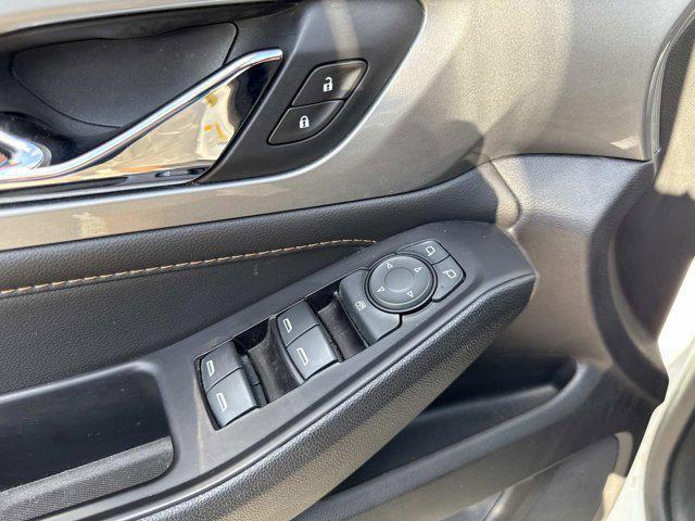 Photo of 2020 Summit White Chevrolet Traverse
