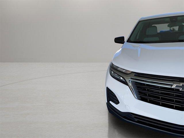 Photo of 2023 Summit White Chevrolet Equinox