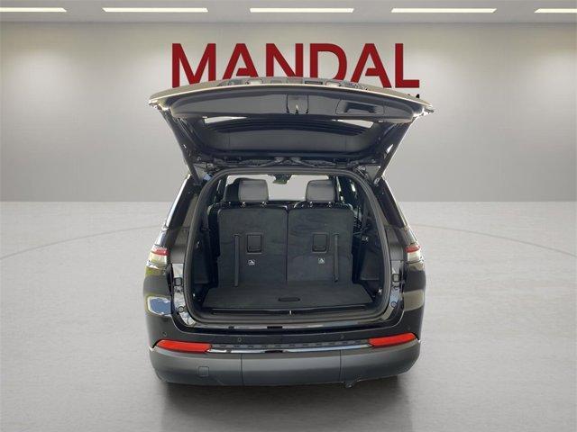 Photo of 2025 Diamond Black Jeep Grand Cherokee L