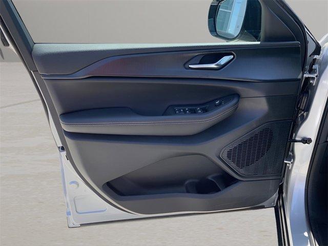 Photo of 2025 Silver Zynith Jeep Grand Cherokee L