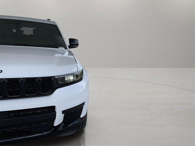 Photo of 2025 Bright White Clearcoat Jeep Grand Cherokee L