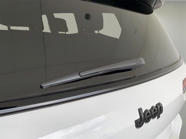 Photo of 2025 Bright White Clearcoat Jeep Grand Cherokee L